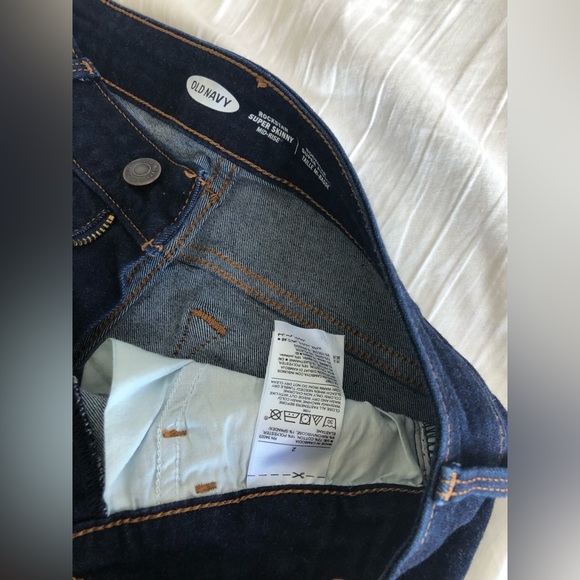 4/$30 Old Navy Mid Rise Rockstar Skinny Jeans - Picture 2 of 2